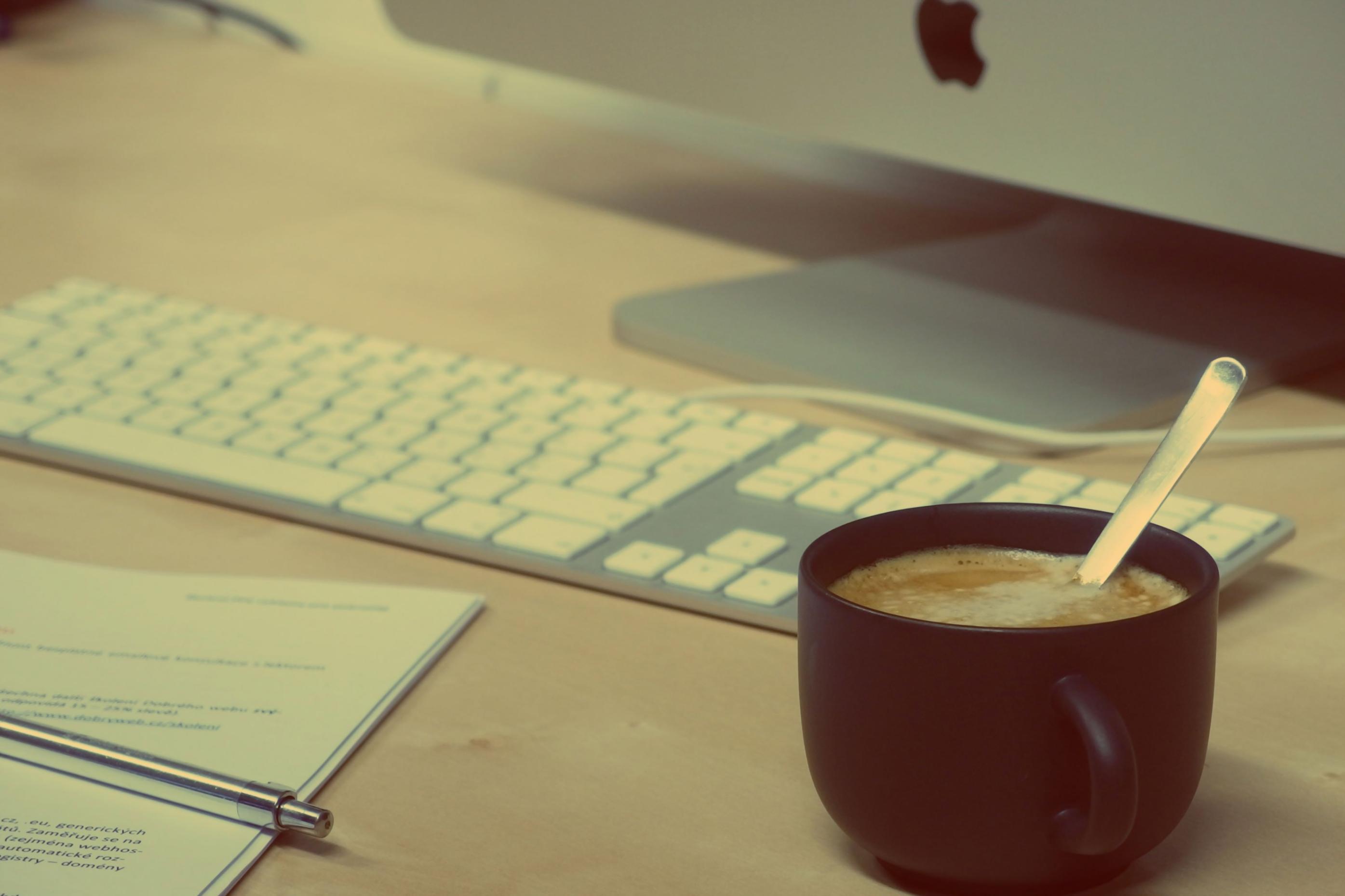 Interfejs analityczny pokazujący postępy uczestnika w programie edukacyjnym